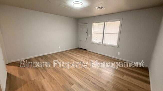 Foto del edificio - 3214 S St Clair Ave