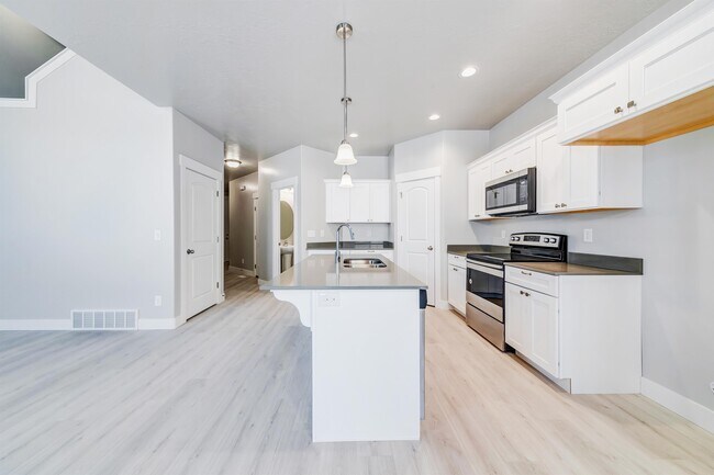 Foto del edificio - 16197 S Truss Dr