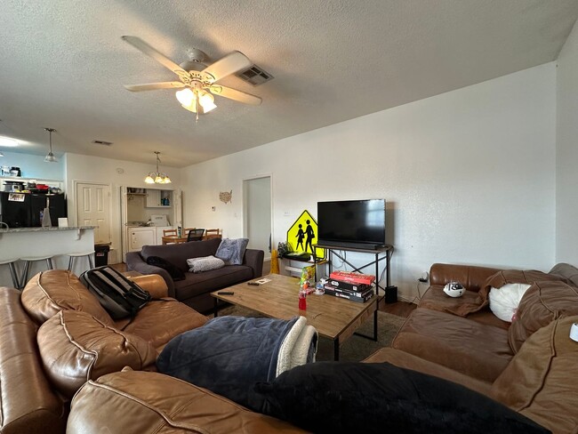 Foto del edificio - 1900 S 16th St