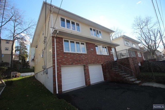 Building Photo - 384 Bernard Pl