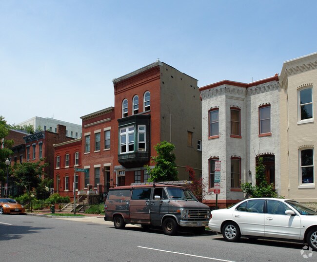 Building Photo - 316 Independence Ave SE
