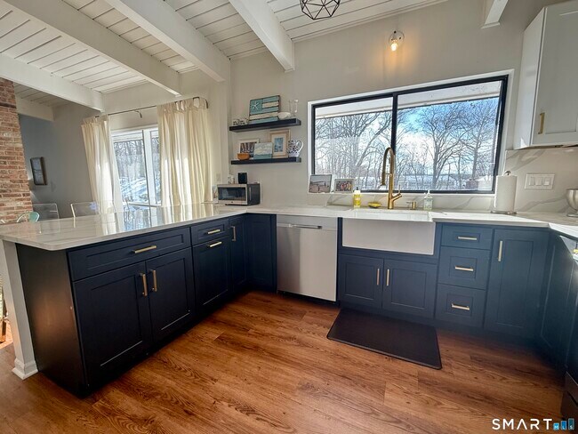 Building Photo - 85 Ledgebrook Dr