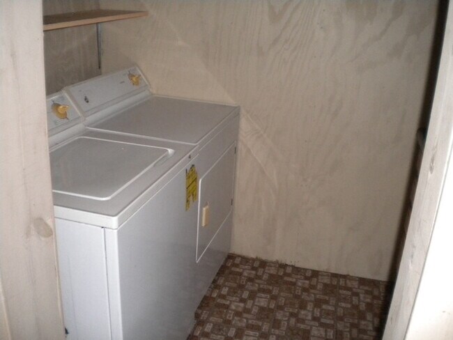 Foto del edificio - Gas and water included in rent