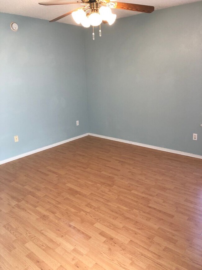 Building Photo - Cute Bentonville 3 bedroom/2 bath