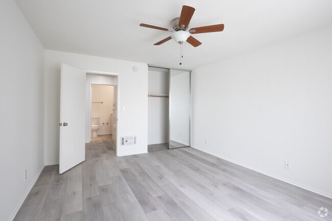 Interior Photo - 3415 Linden Ave.