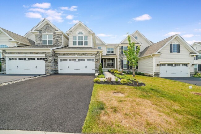 Foto del edificio - Luxury Fully Furnished 3 Bed 3.5 Bath Townhome in Darlington Ridge
