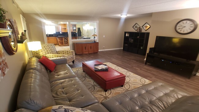 Building Photo - 4748 N Elston Ave