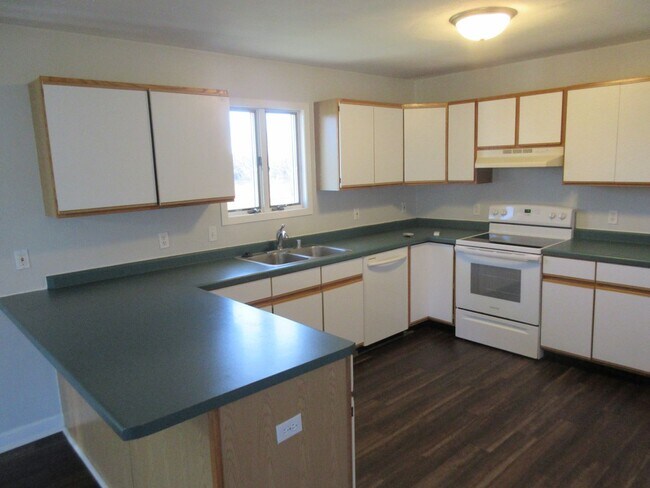 Building Photo - 452