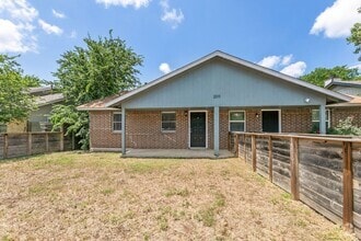 Building Photo - 2011 E Stassney Ln