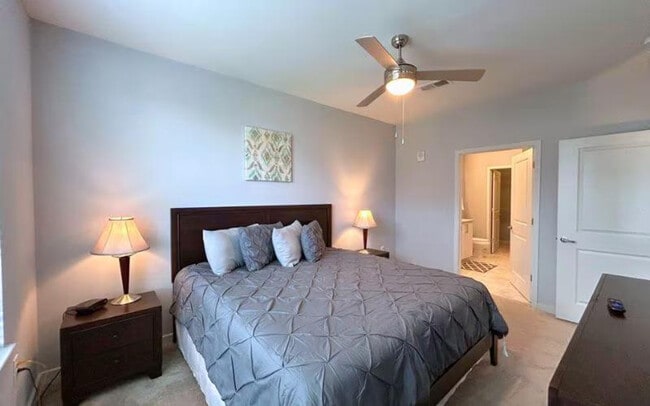 Foto del edificio - 220 Sandy Springs Cir