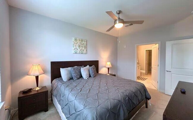 Foto del edificio - 220 Sandy Springs Cir