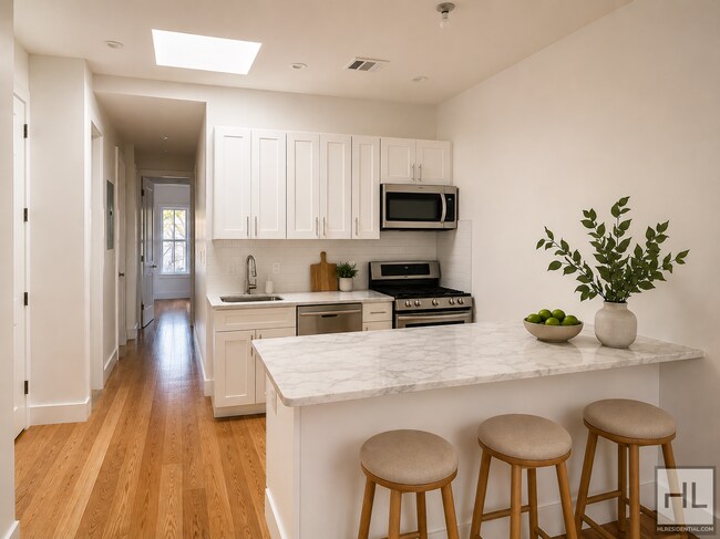 Foto del edificio - CROWN HEIGHTS / Amazing Sunlit 3-Bed 2-Bath
