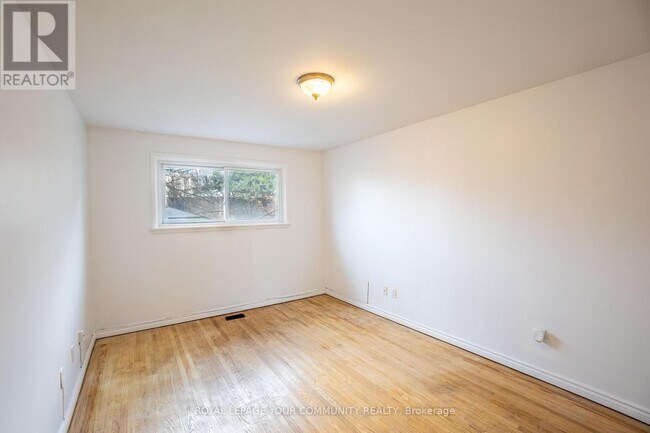Building Photo - 32 Marbury Crescent