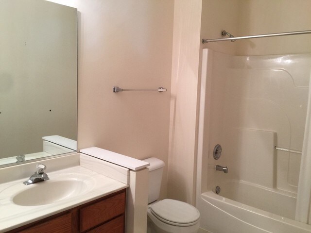 Building Photo - 3243 Stratford Ct