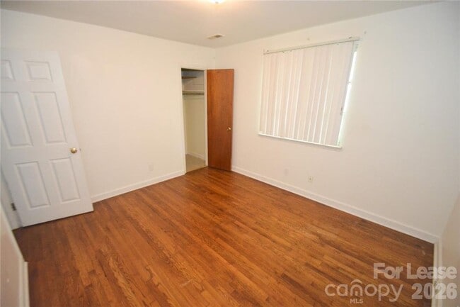 Building Photo - 2143 Finchley Dr