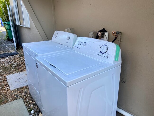 Foto del edificio - 2982 SW 25th St