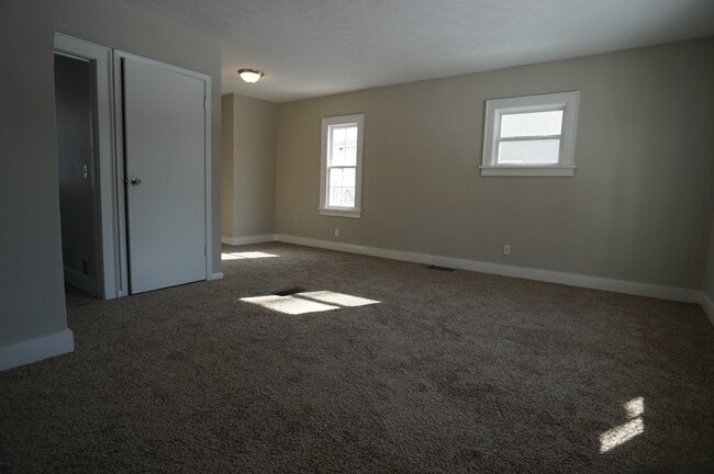 Building Photo - Cute Updated Three Bedroom Home In North L...
