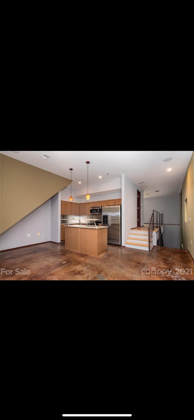 Building Photo - 2068 Euclid Ave
