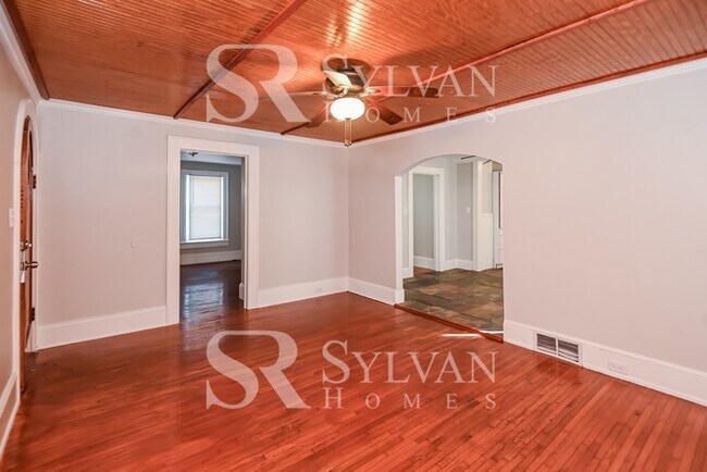 Foto del edificio - The living is easy in this 4 bedroom, 2 ba...