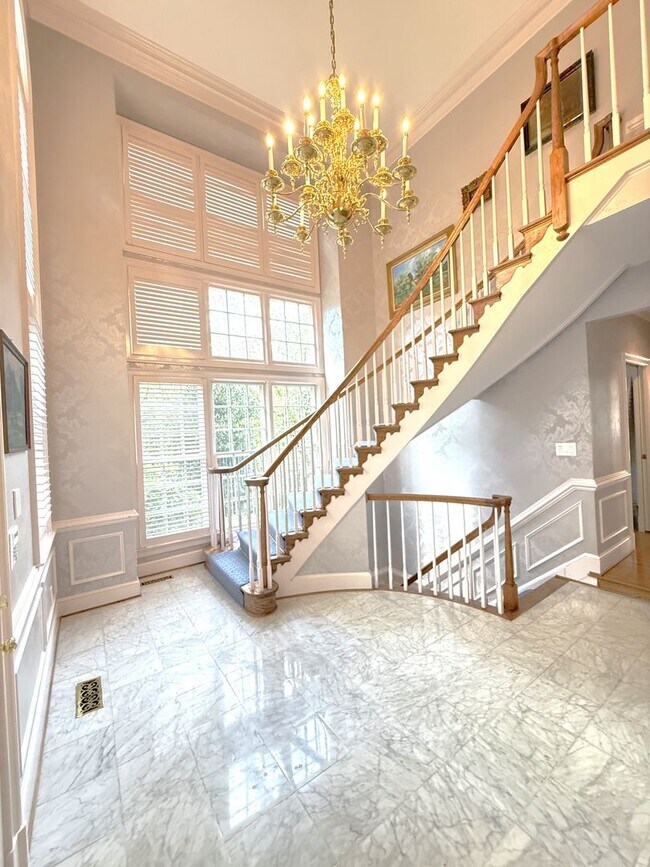 Building Photo - Elegant 3 Bedroom In River Hill Community