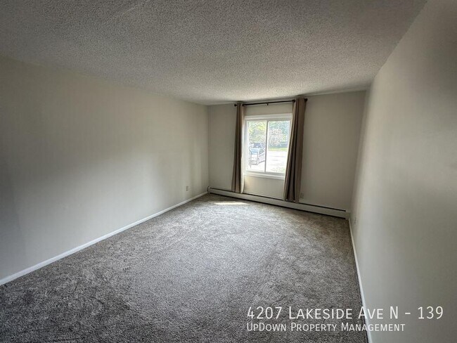 Foto del edificio - 4207 Lakeside Ave N