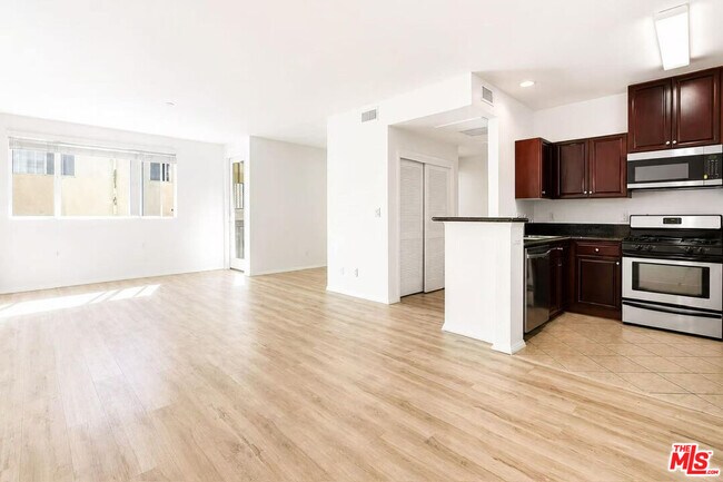 Foto del edificio - 13941 Sherman Way
