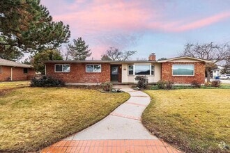Building Photo - 3411 W Hillcrest Dr