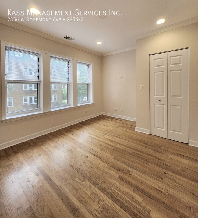 Foto del edificio - 2856 W Rosemont Ave