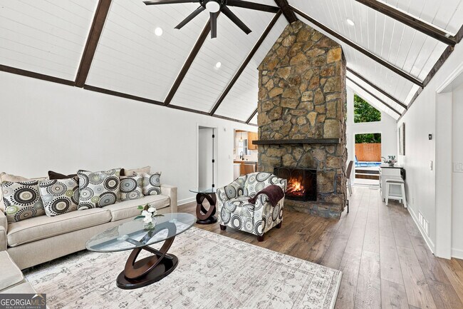 Building Photo - 4225 Twin Rivers Dr
