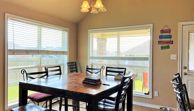 Building Photo - 3601 Davidson Dr