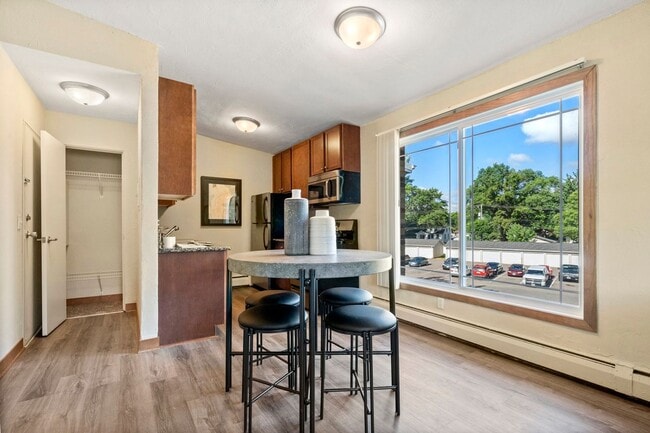 Interior Photo - Lake Pointe