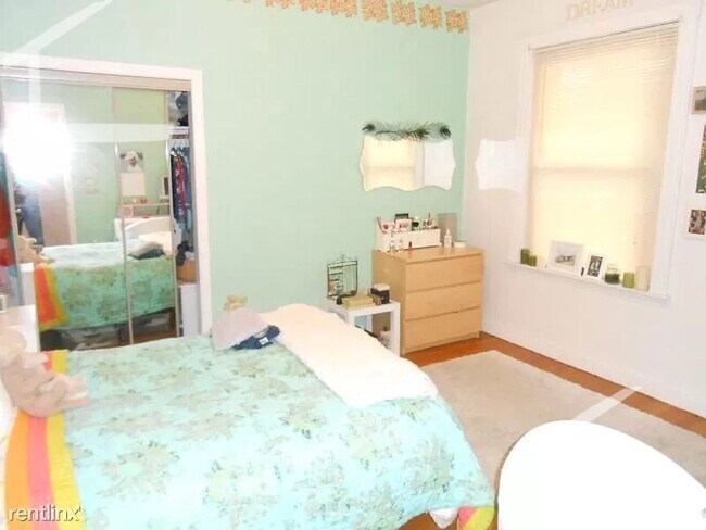 Building Photo - No Brokers Fee, Large Apartment in brighton, Heat, Hot Water Included, Eat-in Kitchen, Porch, Par...