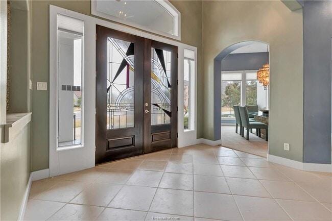Building Photo - 1122 Royal Adelade Dr