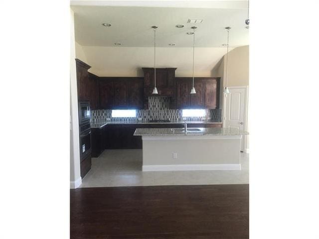 Foto del edificio - 2560 Valley Glen Dr