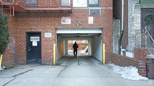 Building Photo - 65 Bay 19Th St
