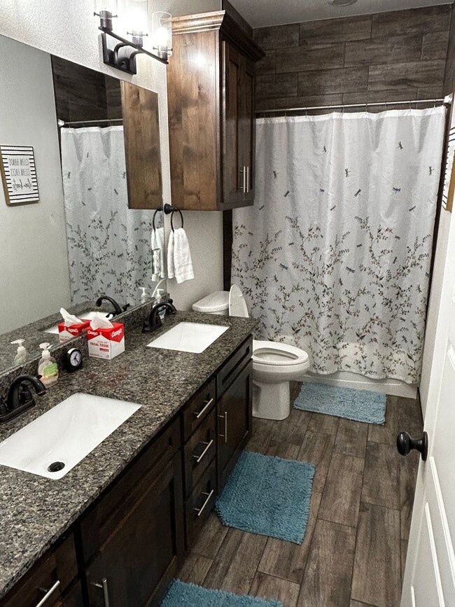 Building Photo - Very New 1 Bedroom 1 Bathroom Town Home No...