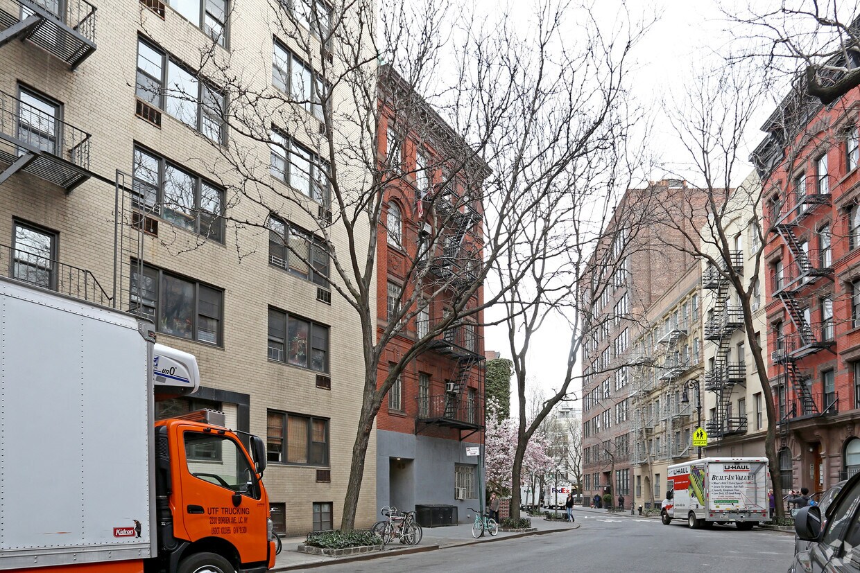 Primary Photo - 45 Morton St