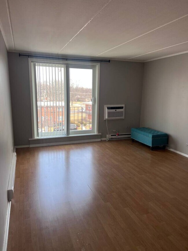 Building Photo - 1019 N Boxwood Dr