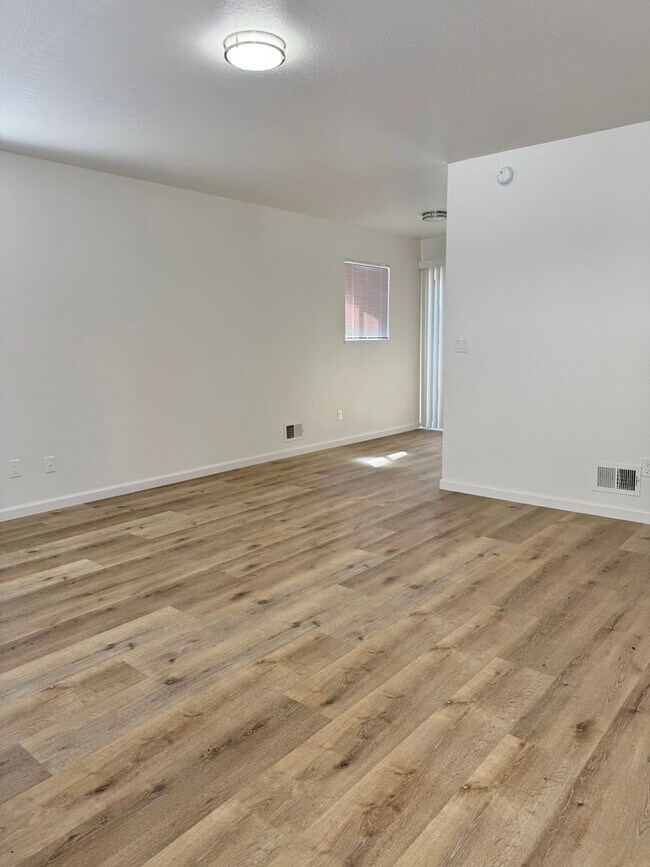 Foto del edificio - 421 Timothy Way