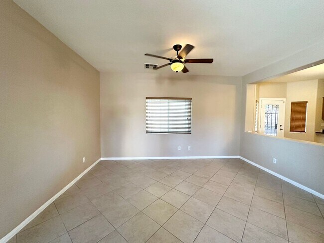Building Photo - Beautiful 2 story Home