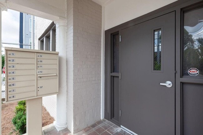 Building Photo - 504 Boulevard NE