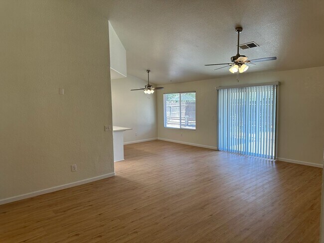 Building Photo - 132 W. ROBIN AVE. - 3 BEDROOM 2 BATHROOM -...