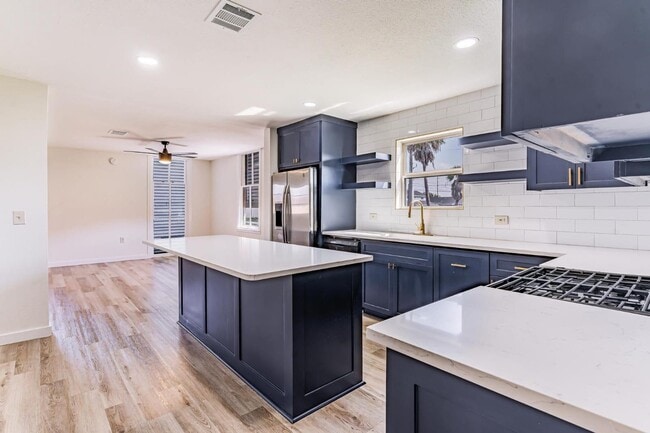 Building Photo - 3913 Avenue H