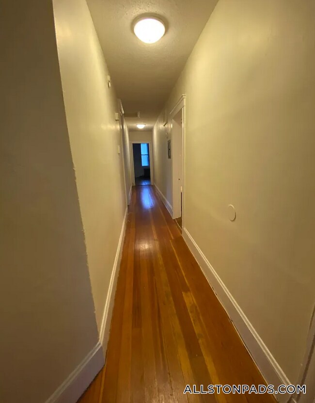 Building Photo - 11 Barrows St