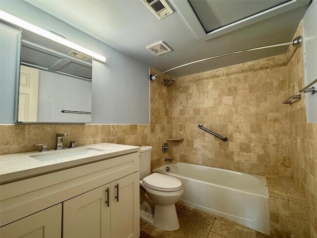 Foto del edificio - 124 NE 19th Ct