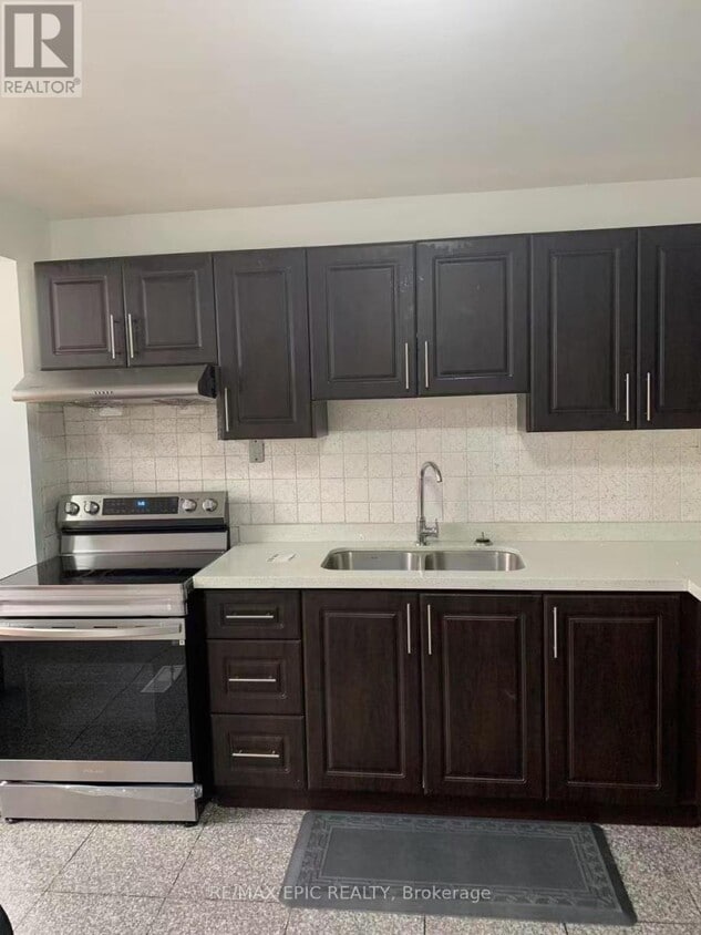 Primary Photo - 137 Markham St