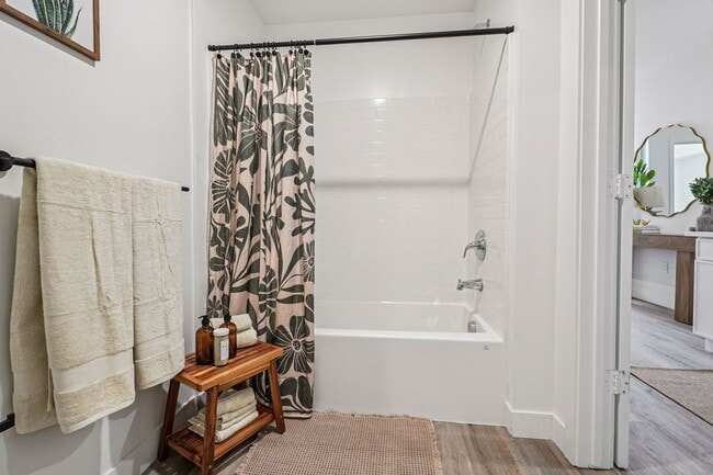 Interior Photo - LEASE UP