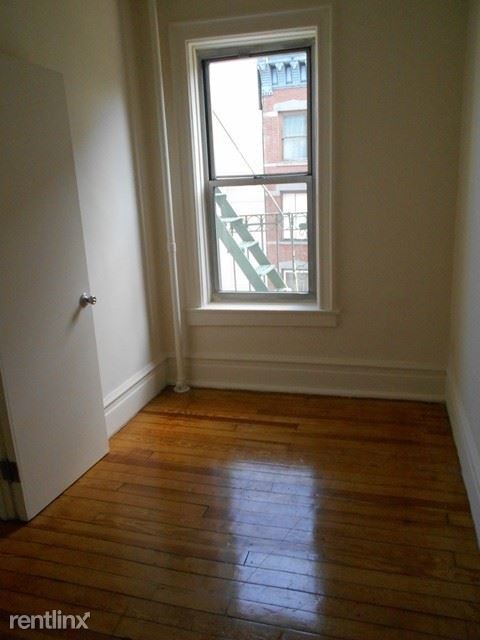 Building Photo - 170 Spring St