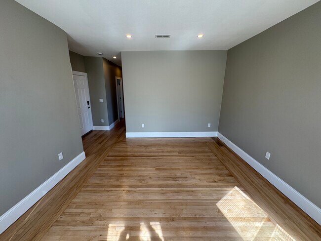 Building Photo - 29 Cameron Ave