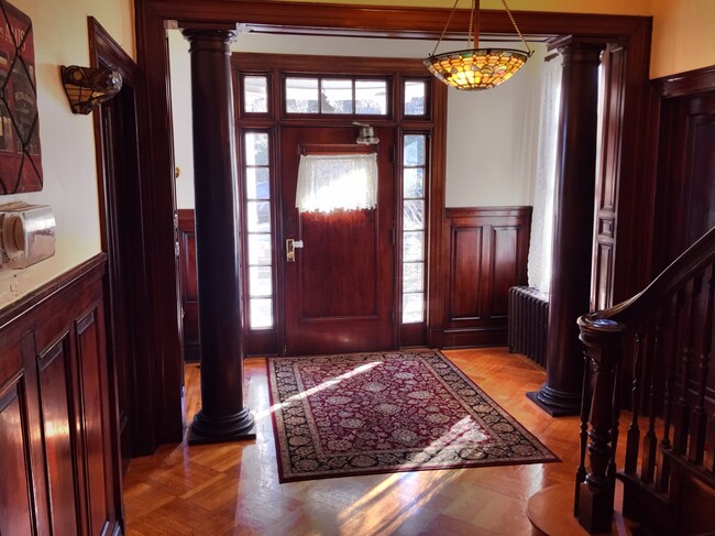 Foyer of 1814 Sulgrave - 1814 Sulgrave Ave